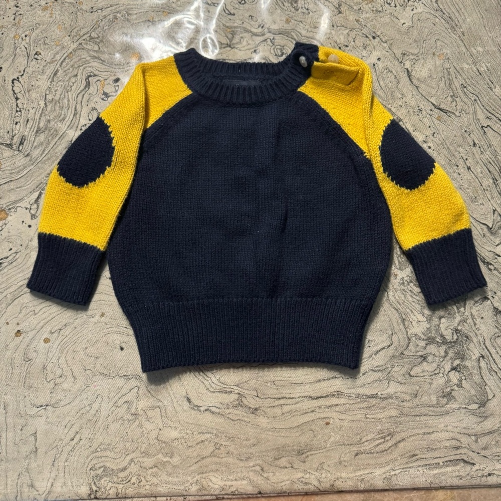 Baby Gap boys knitted sweater size 
3-6 months 
Like new condition